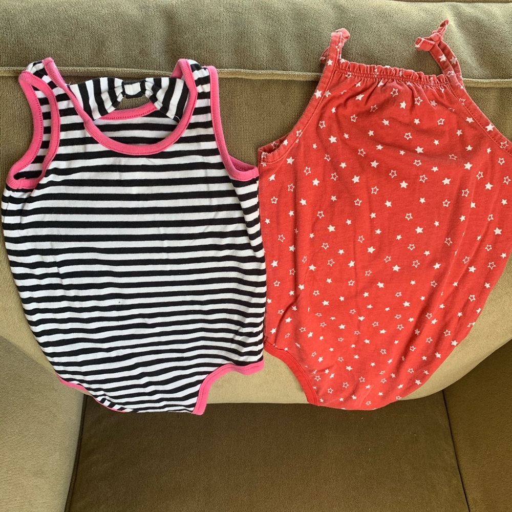 🌻 Two Onesies - Picture 5 of 8